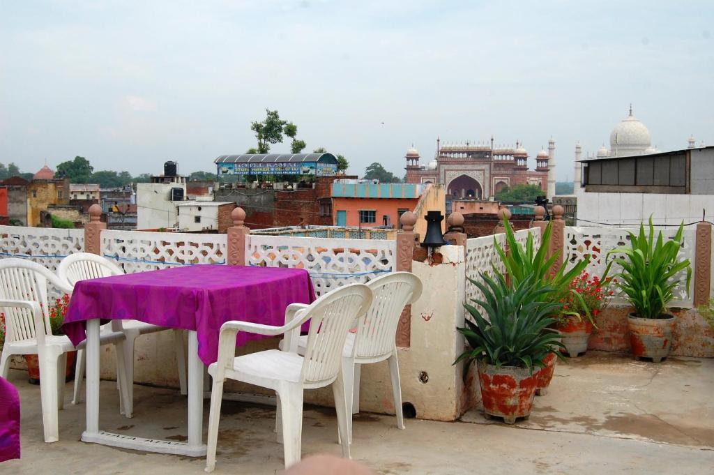 Hotel Sai Palace Walking Distance From Taj Mahal--View Of Taj Mahal Агра Экстерьер фото